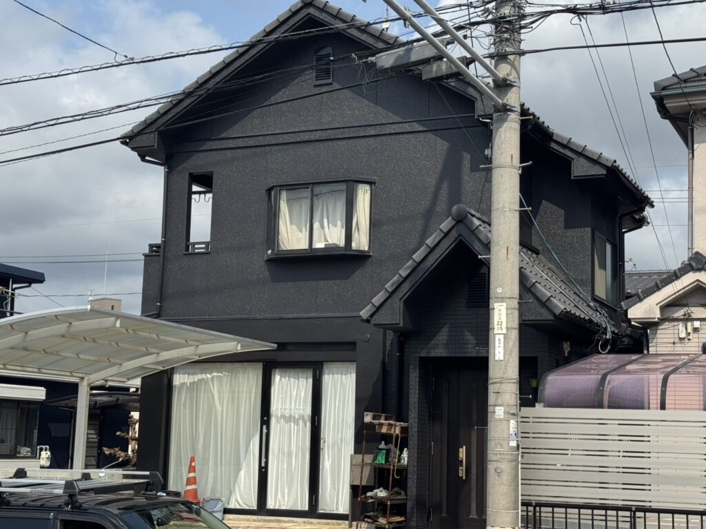 【岩国市 外壁塗装工事③完結編】黒の外壁が完成！上塗り・仕上げ工程と施工後の全貌