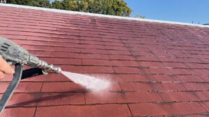 施工中:屋根洗浄