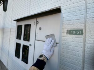 電気ボックス　ケレン作業