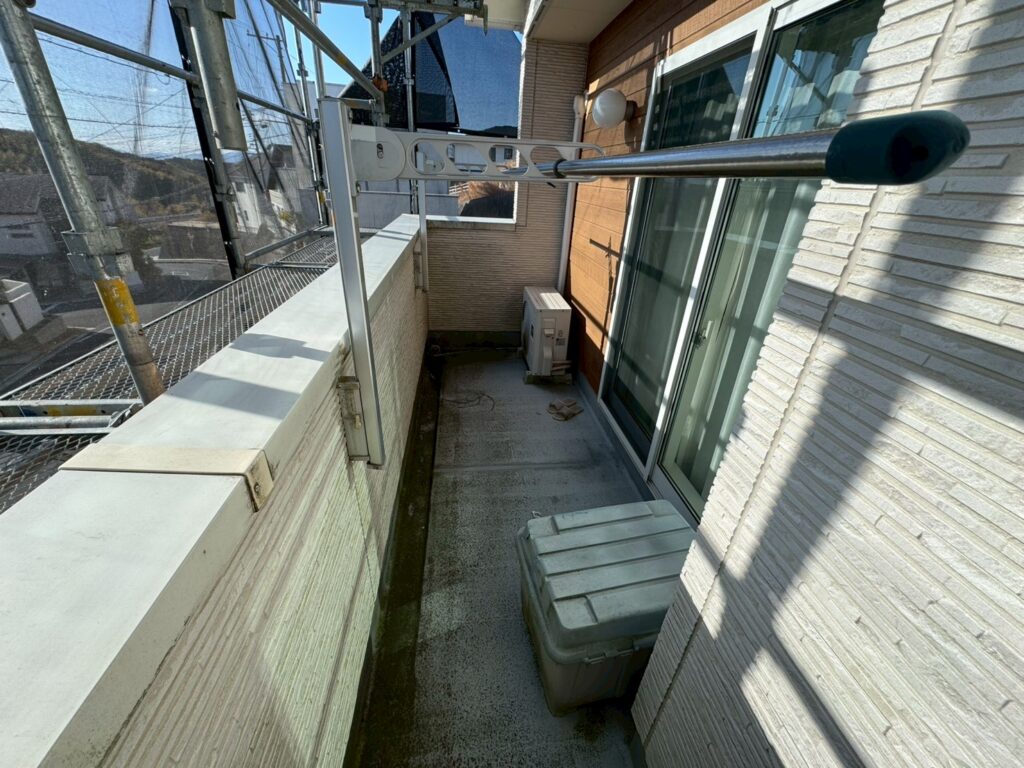 岩国市の外壁塗装・屋根塗装工事｜ベランダ・塀・外構基礎を施工した様子をご紹介④
