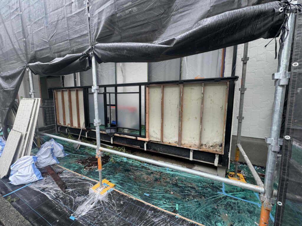 広島市アパート塗装工事⑨｜サイディング張り替えを進めながら、下地の状態を確認しました